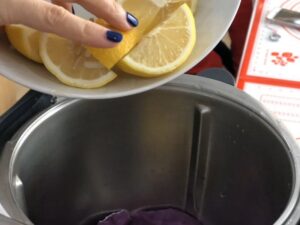 柠檬汁(与紫甘蓝混合)
